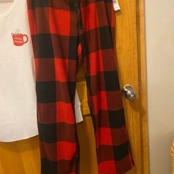 Women’s Old Navy winter PJ set. NWT size M - Picture 2 of 4